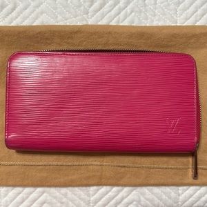 2016 RARE Louis Vuitton EPI leather hot pink zippy wallet. EUC